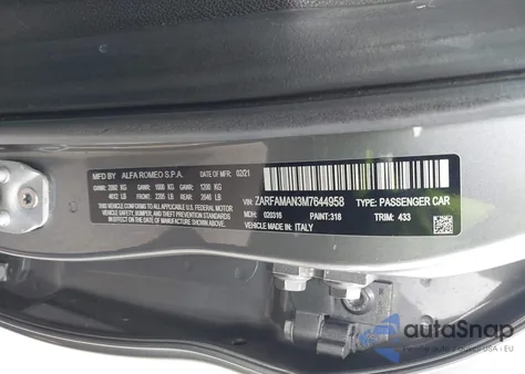 2021 Alfa Romeo Giulia Rwd z USA, uszkodzony, nr VIN ZARFAMAN3M7644958